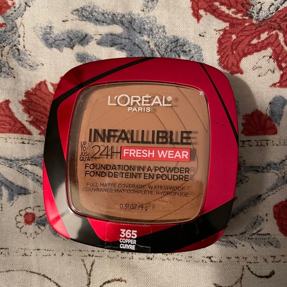 L'Oreal Other - L'Oreal Infallible powder foundation